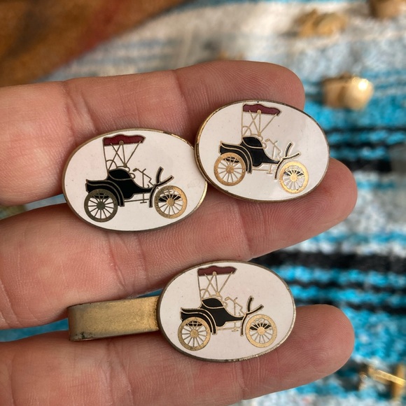Old car cuff link tie clip set - Picture 1 of 4